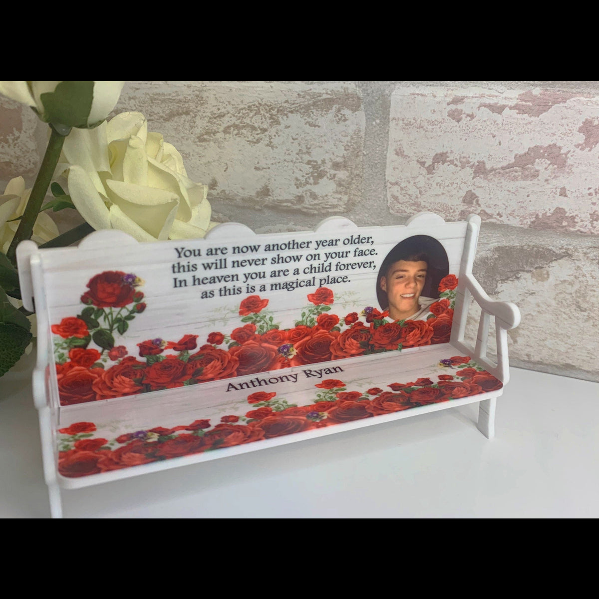 Red roses memorial bench design with personalised details