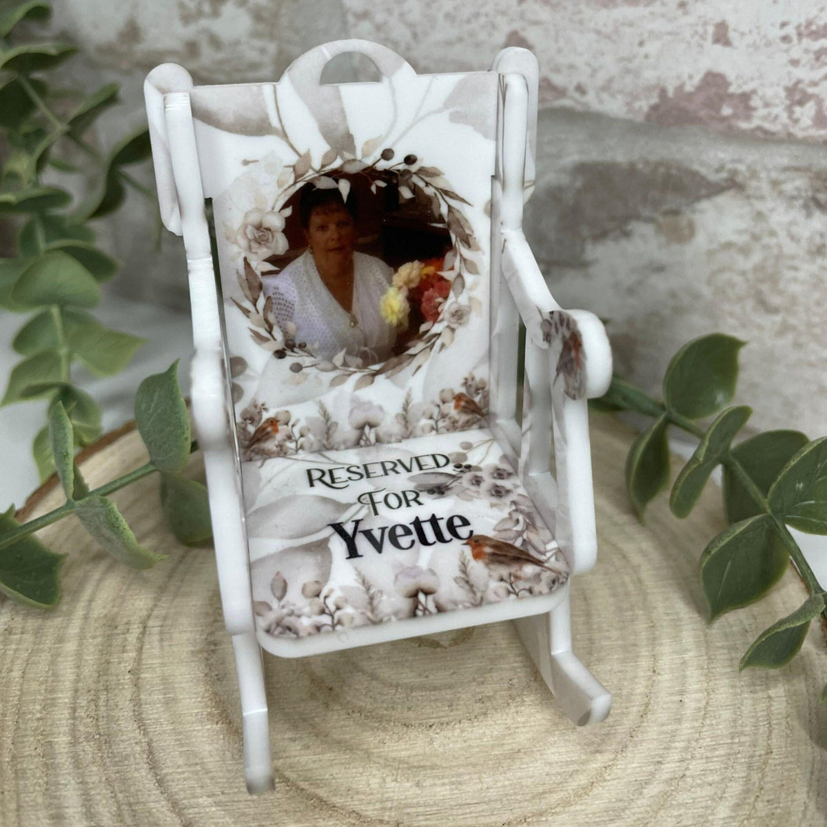 Robin memorial chair keepsake with personalised remembrance design