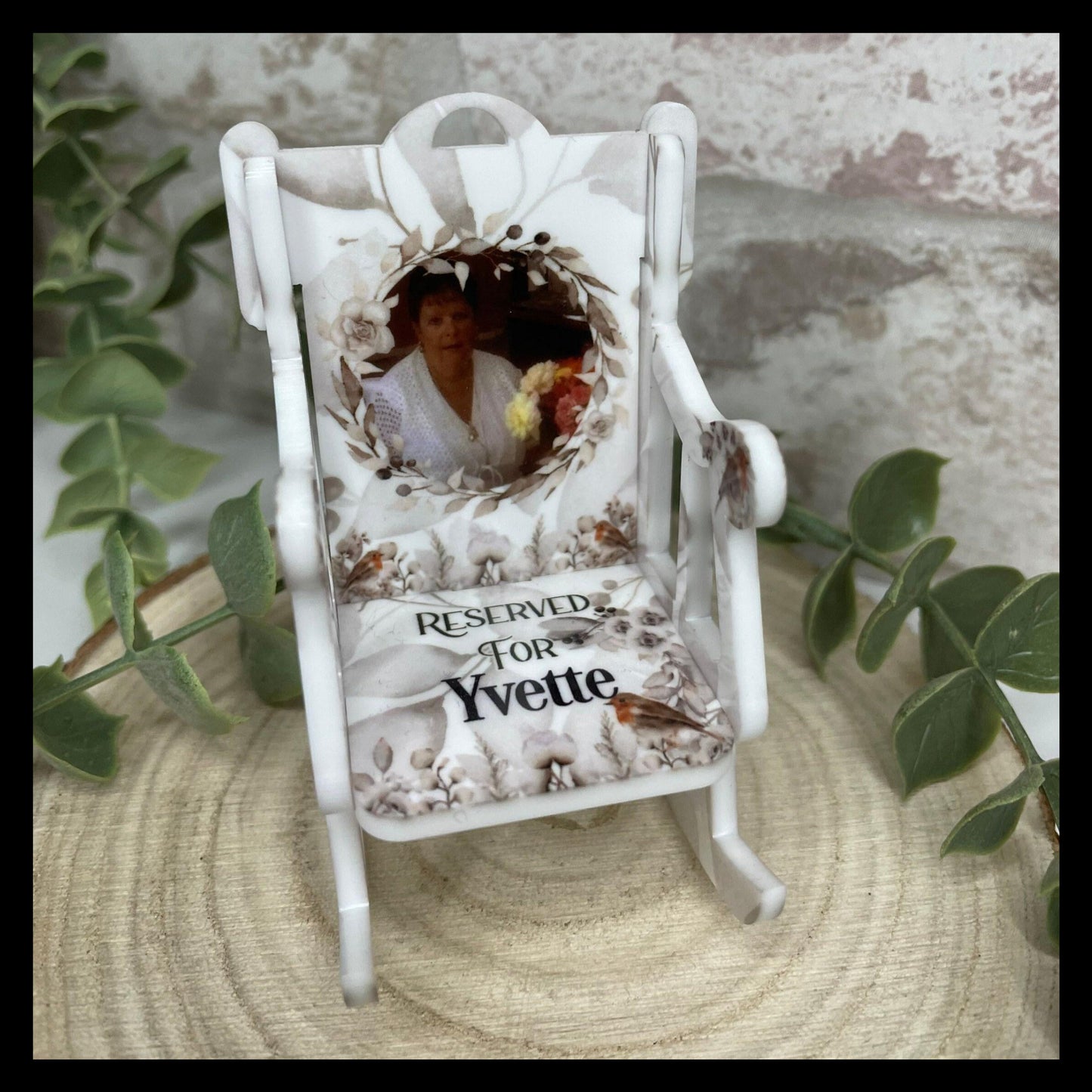 Robin memorial chair keepsake with personalised remembrance design