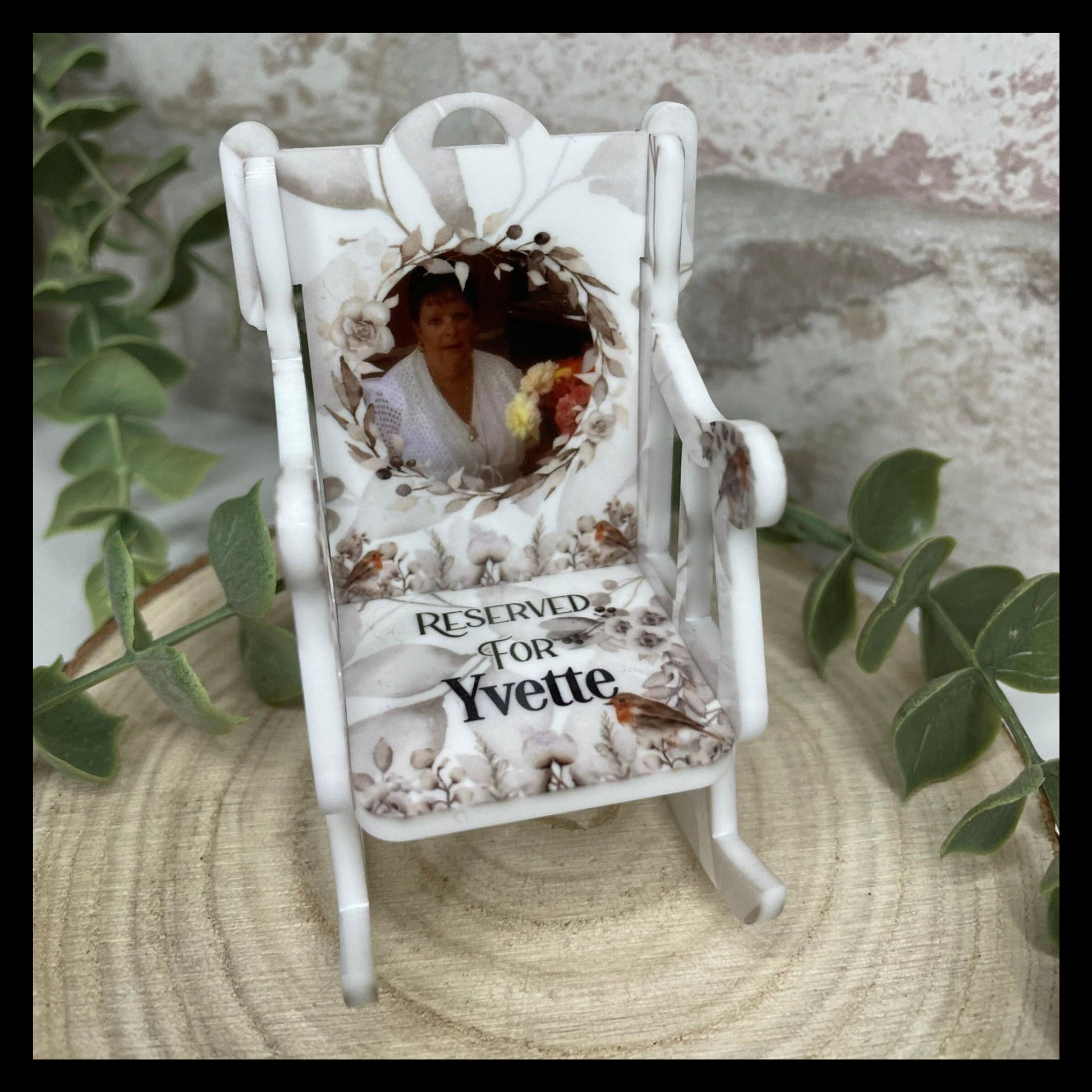 Robin memorial chair keepsake with personalised remembrance design